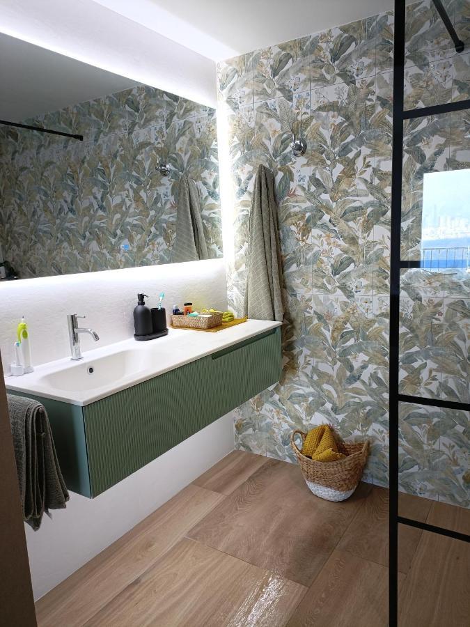 Portofino Flying Whale Apartment Benidorm Bagian luar foto