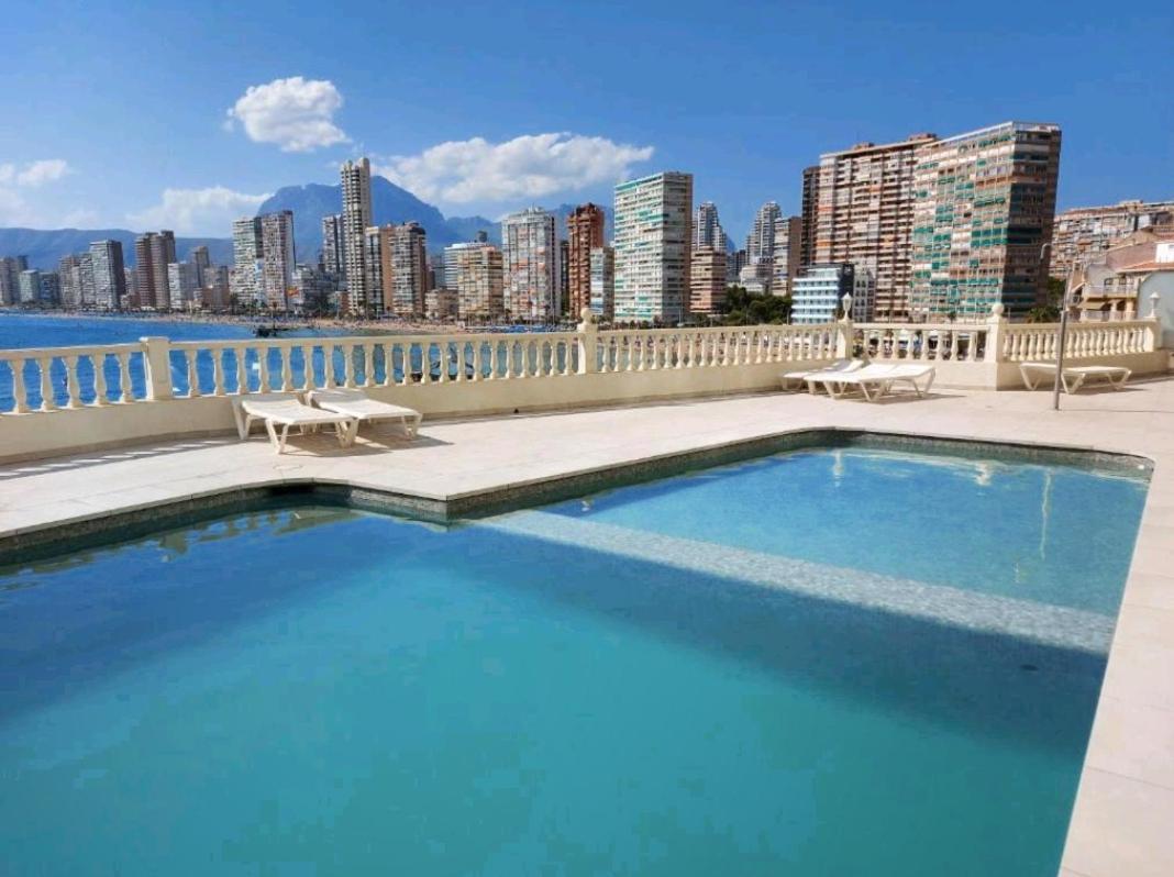 Portofino Flying Whale Apartment Benidorm Bagian luar foto