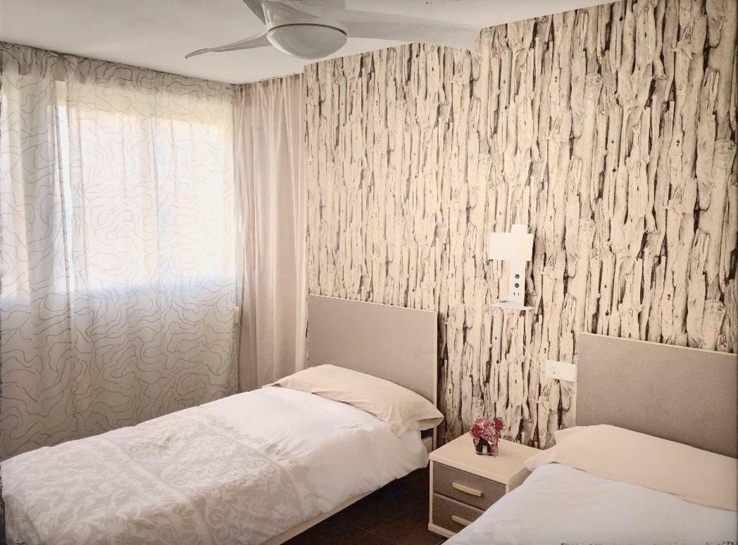 Portofino Flying Whale Apartment Benidorm Bagian luar foto